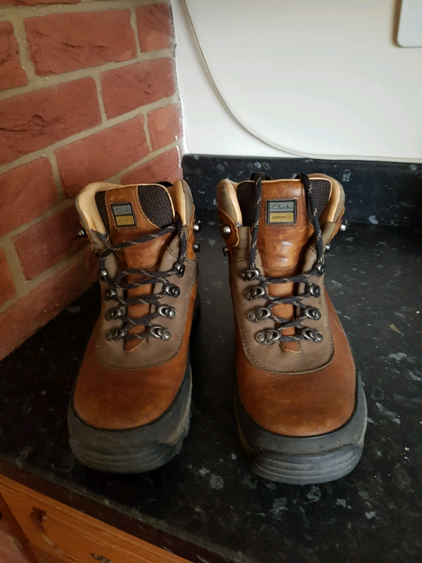 clarks walking boots mens